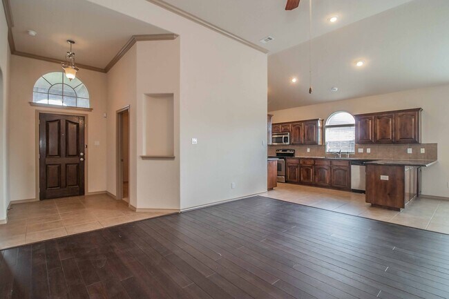 Foto del edificio - COMING SOON! Corner lot home in a quiet cu...