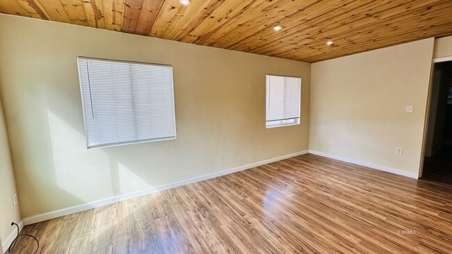 Foto del edificio - Walk to town 1 Bedroom Apartment