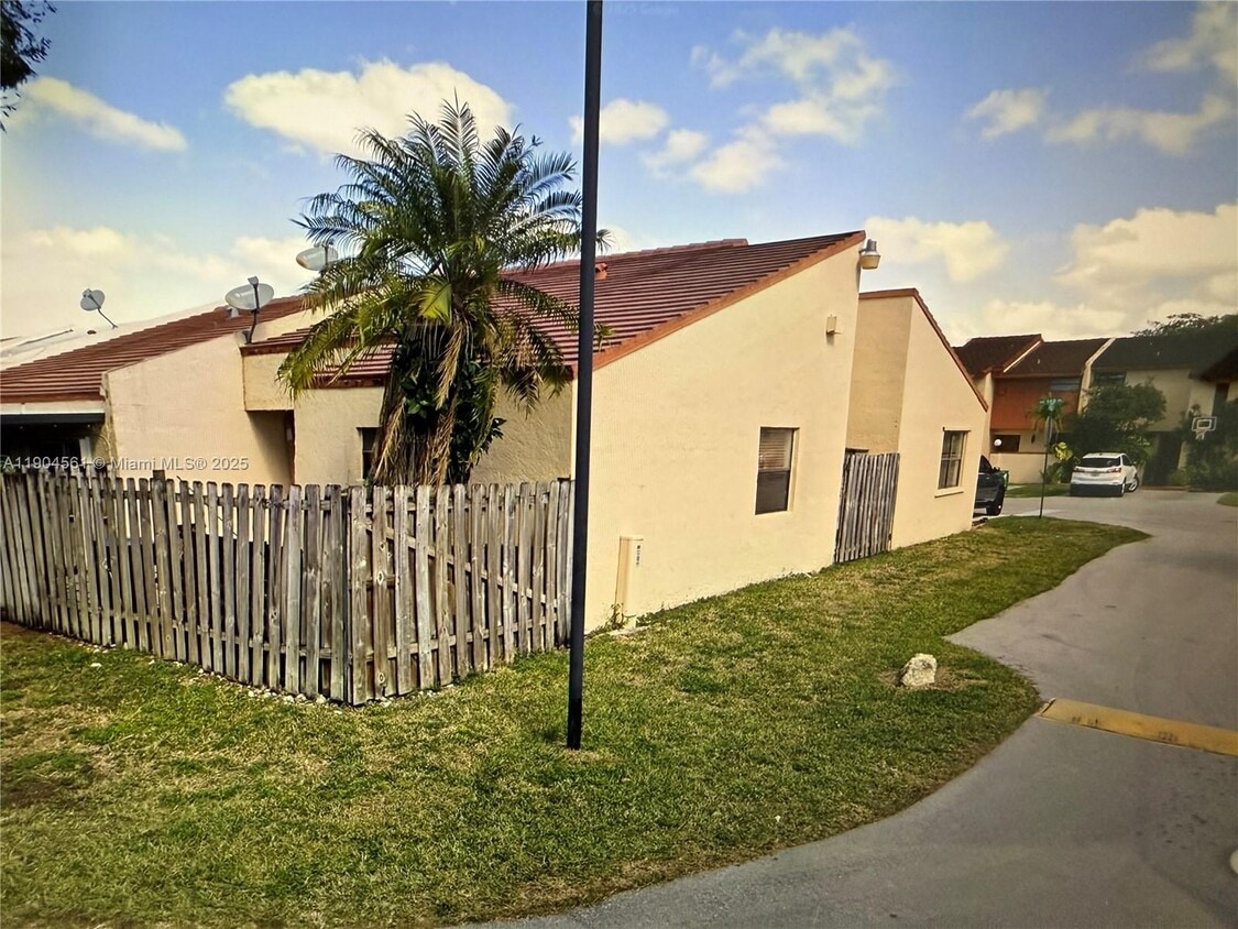 Foto del edificio - 9054 SW 149th Pl