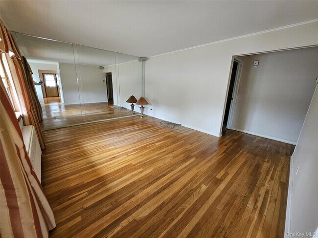Foto del edificio - 35 Elwood Ave