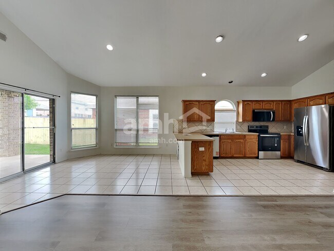 Foto del edificio - 1105 Skylark Dr