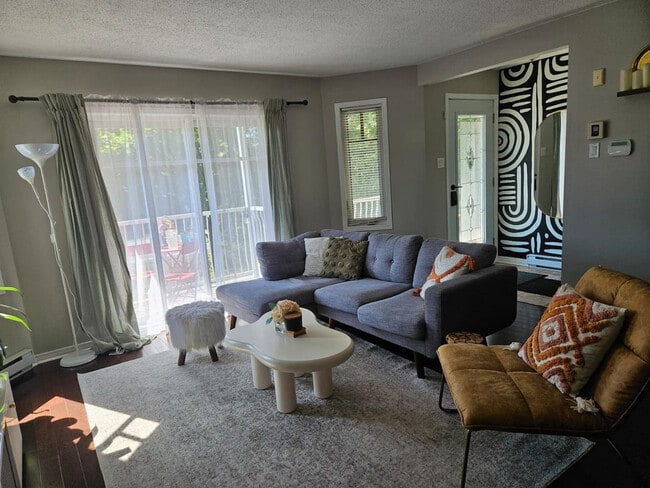 Building Photo - 501 Chemin McConnell-SI ID1340606P