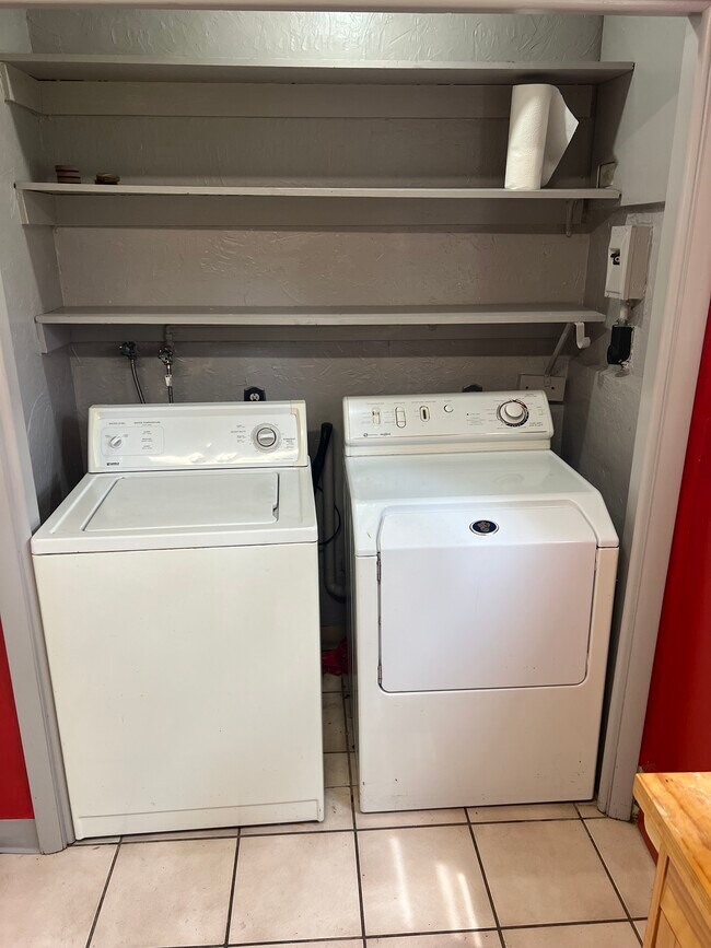 1884 James B Dr Unit 4, Mc Donald, OH 44437 Apartments in Mc Donald