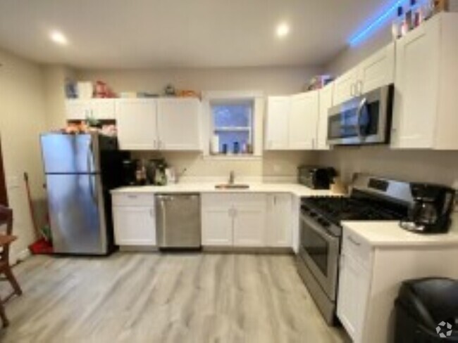 Building Photo - 174 Saint Alphonsus St