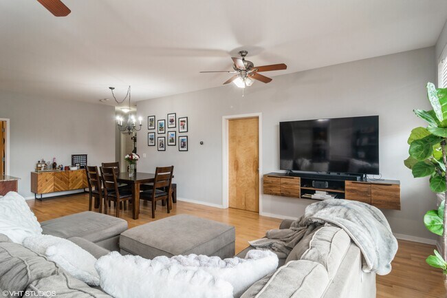 Foto del edificio - 2935 N Clybourn Ave