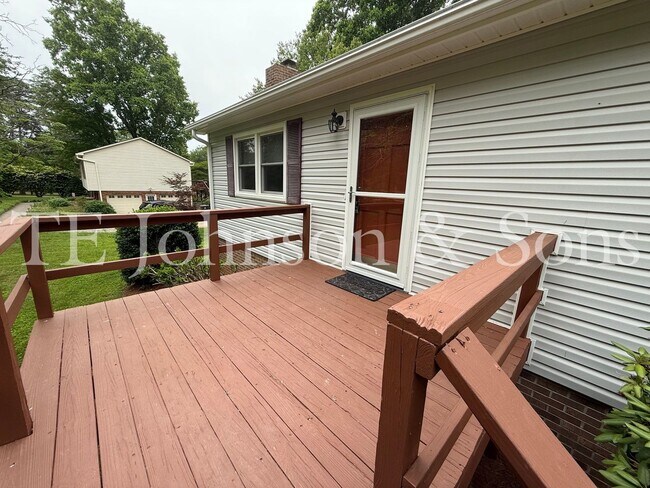 Building Photo - 3 Bedroom Close to Mt. Tabor