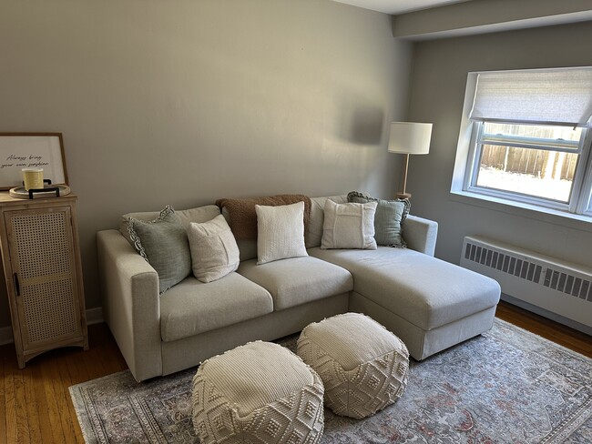 Building Photo - Fabulous Studio Apartment for Rent in Wortley Village London!  OLD SOUTH