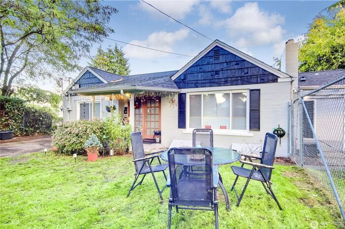 Primary Photo - Spacious and privtae duplex in Tacoma
