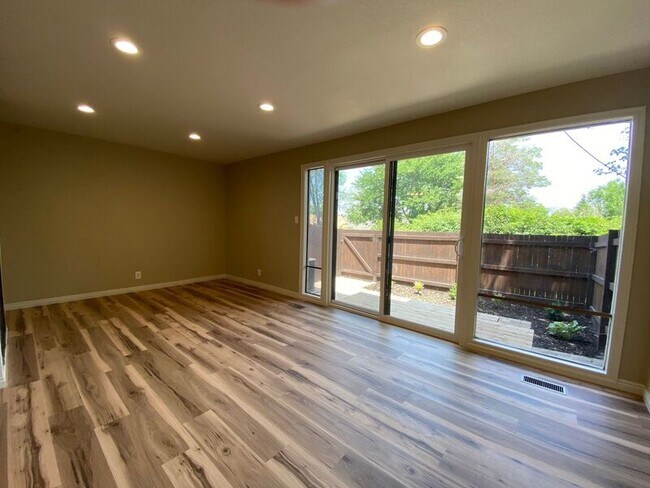 Building Photo - 4169 Village Ln