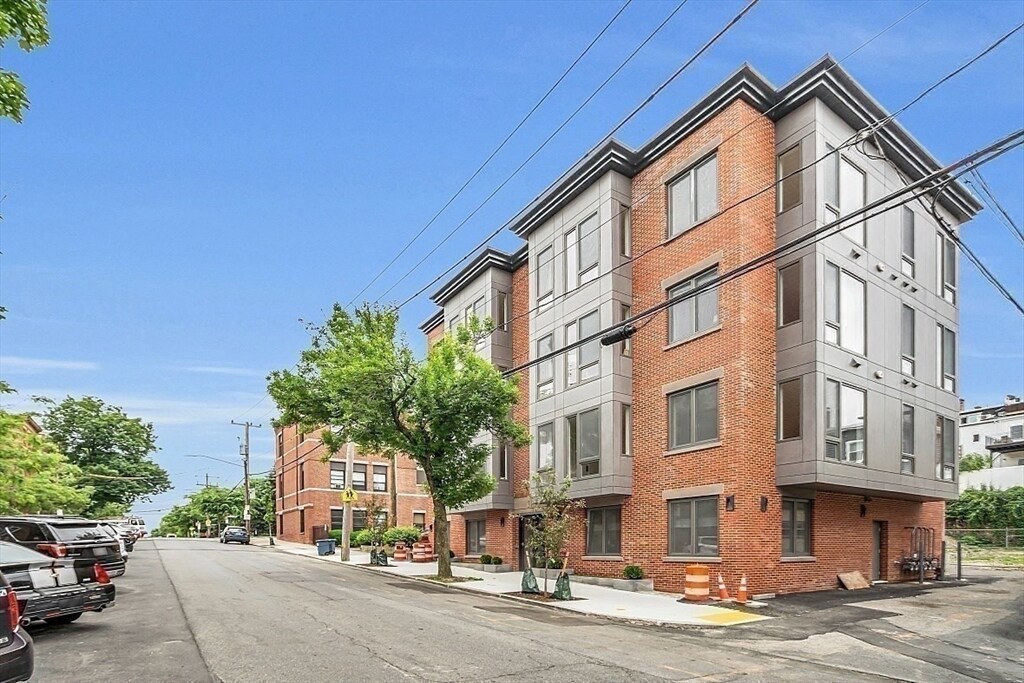 Primary Photo - 389 Sumner St