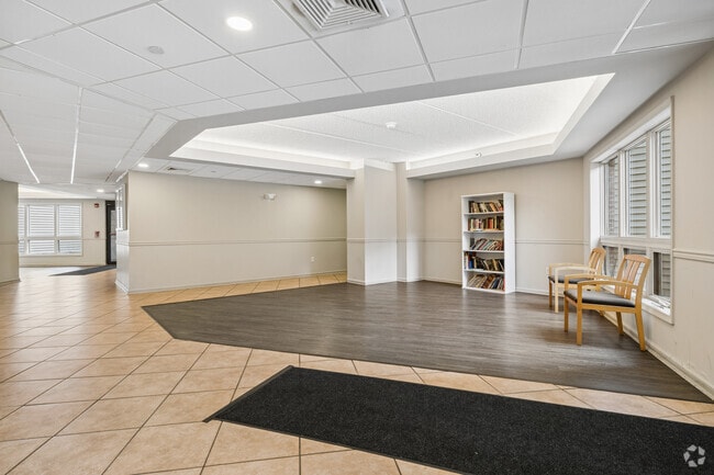 Lobby Photo - Sycamore Crest 55+ Senior Apartments