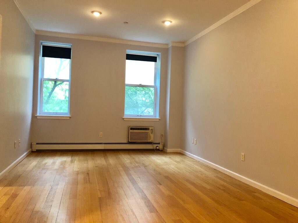 Primary Photo - 128 E 31st St