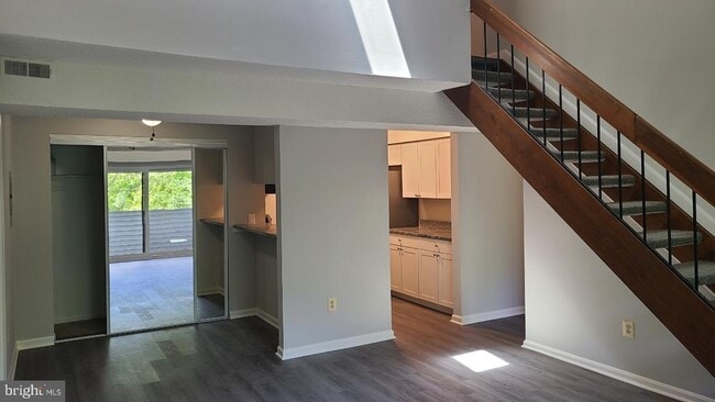 Building Photo - 1641 Carriage House Terrace