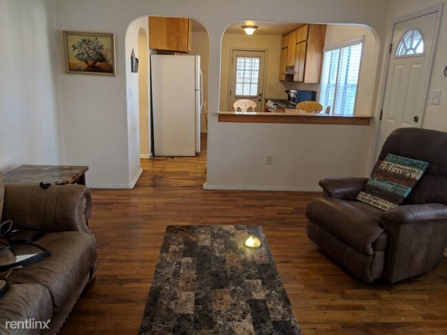 Foto del edificio - 3 br, 1 bath House - 203 N 2nd St