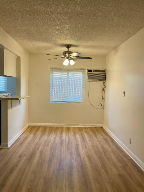 Building Photo - 12414 Dunrobin Ave