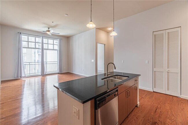 Building Photo - 711 Cosmopolitan Dr NE