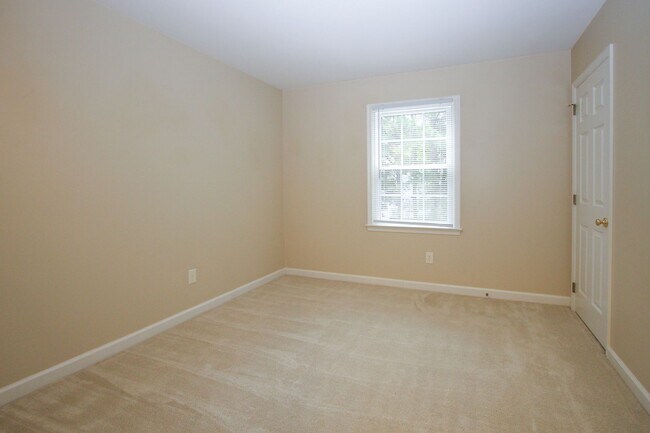 Building Photo - York County 4 BR Coventry House