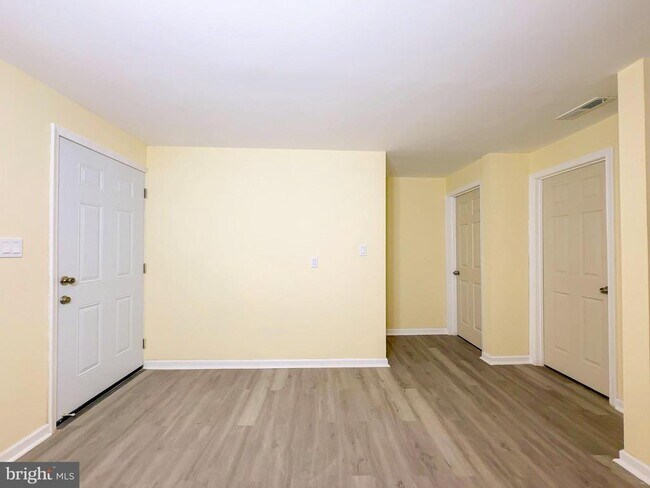 Foto del edificio - 9614 Meadow Lark Ave