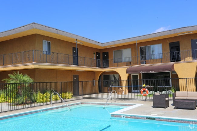 Building Photo - Universal Pointe Apartments