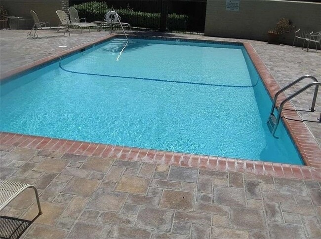 Foto del edificio - 615 Fredricks Ave