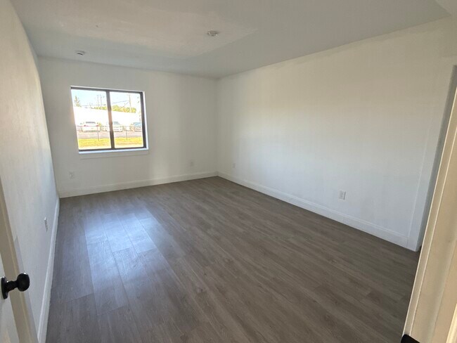 Foto del edificio - Palm Beach Blvd