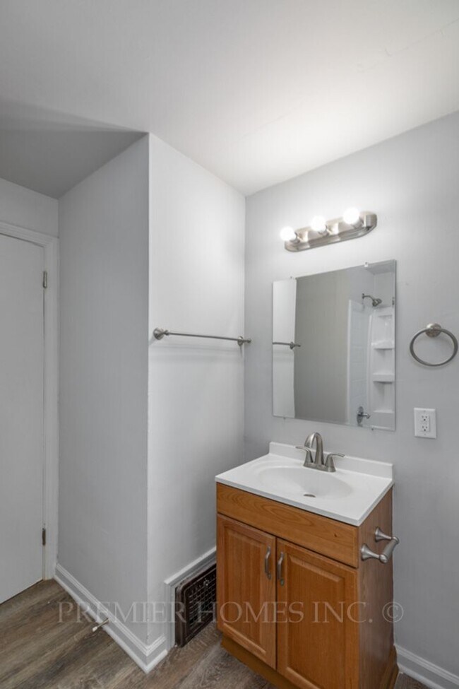 Foto del edificio - Charming 3-Bedroom Home with Walkout Basem...