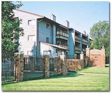 Building Photo - Chancellor Gate