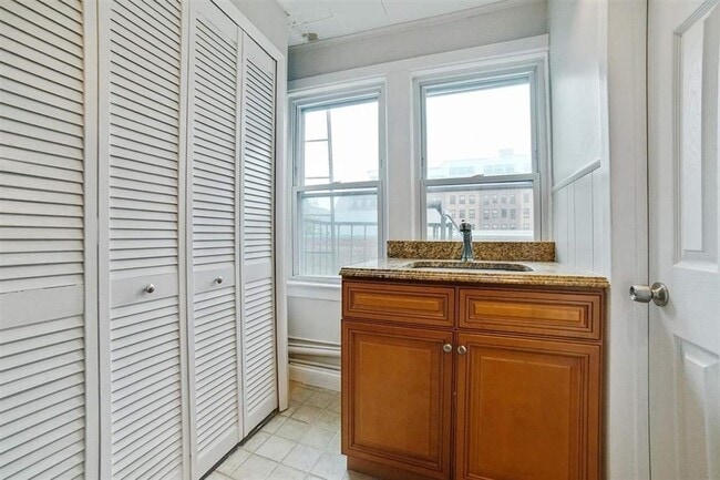 Building Photo - 155 Sussex St