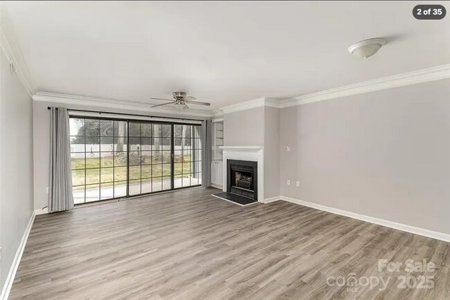 Foto del edificio - 7610 Woods Ln