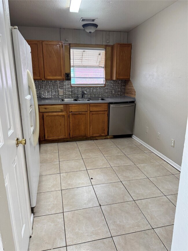 Building Photo - 6430 Garden Canyon Dr