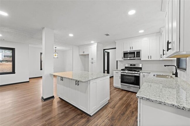 Building Photo - 1628 E Kellogg Cir