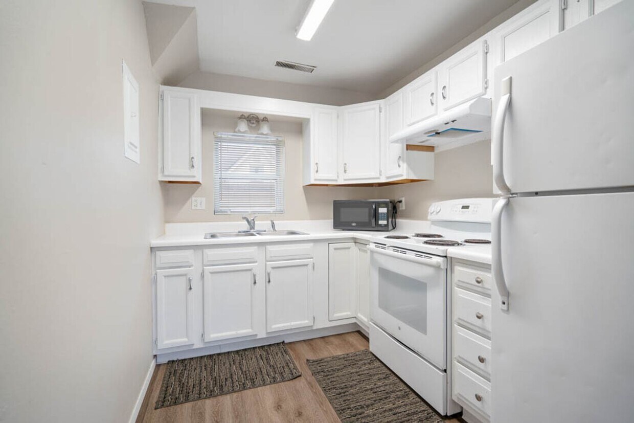 2116 2118 College St Cedar Falls Townhome Rentals in Cedar Falls IA