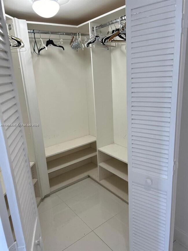 Foto del edificio - 701 Brickell Key Blvd