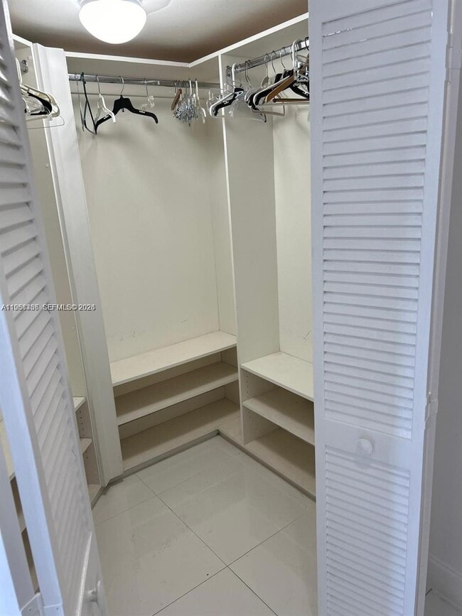 Building Photo - 701 Brickell Key Blvd