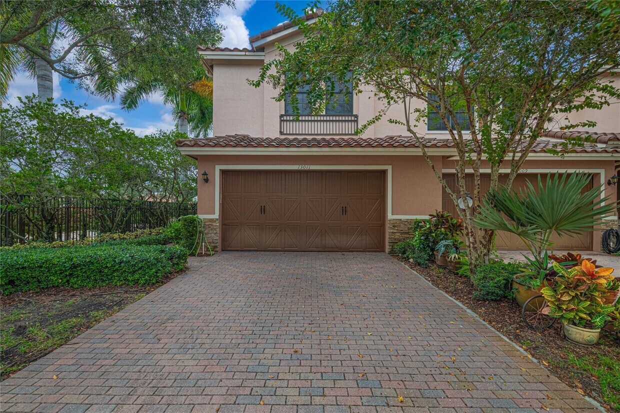 Foto principal - 13011 Riverwalk Cir N