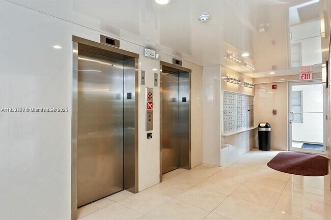Foto del edificio - 220 Kings Point Dr