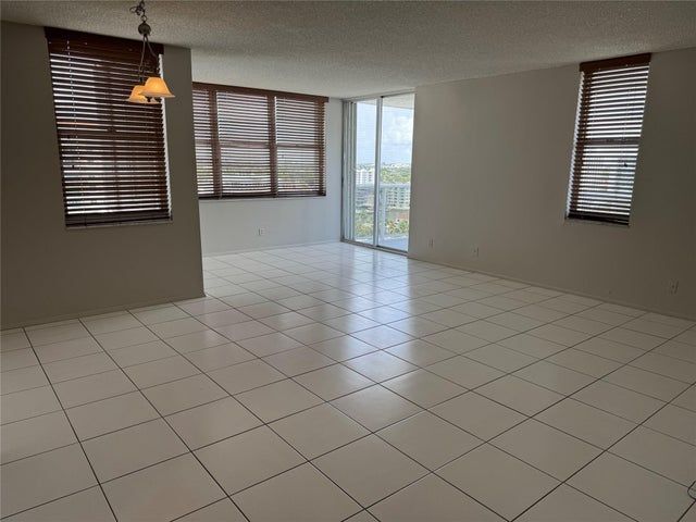 Foto del edificio - 3015 N Ocean Blvd