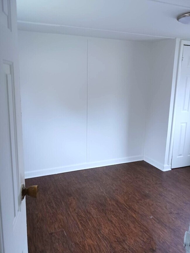 Building Photo - Two Bedroom Mobile Home Available for Rent...