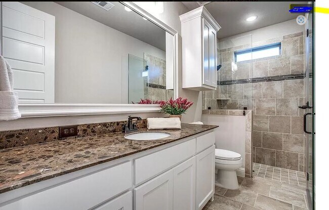 private bath - 5177 Hollow Way