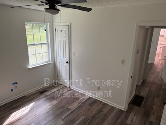Building Photo - 5997 Amber Hills Rd