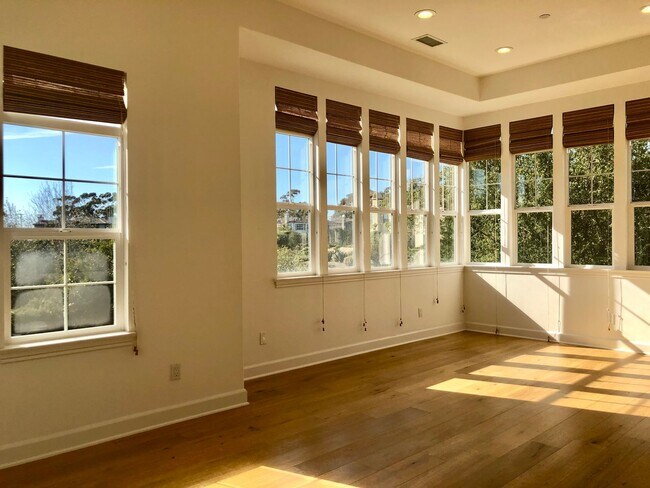 Foto del edificio - Luxurious and Light & Bright Unfurnished 2 Bedroom Home With Many Amenities