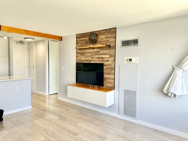 Photo - Upgraded 1 bedroom in Waikiki! Price Change! Apartment