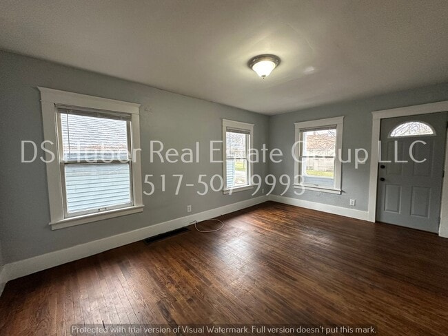 Building Photo - Must see 3 bdrm, 1 bath with gorgeous hard...