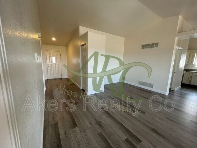 Foto del edificio - 951 S Harmony Ln