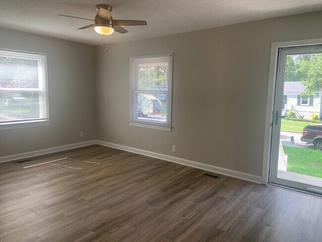 Foto del edificio - Renovated 2 Bedroom in Garden Homes