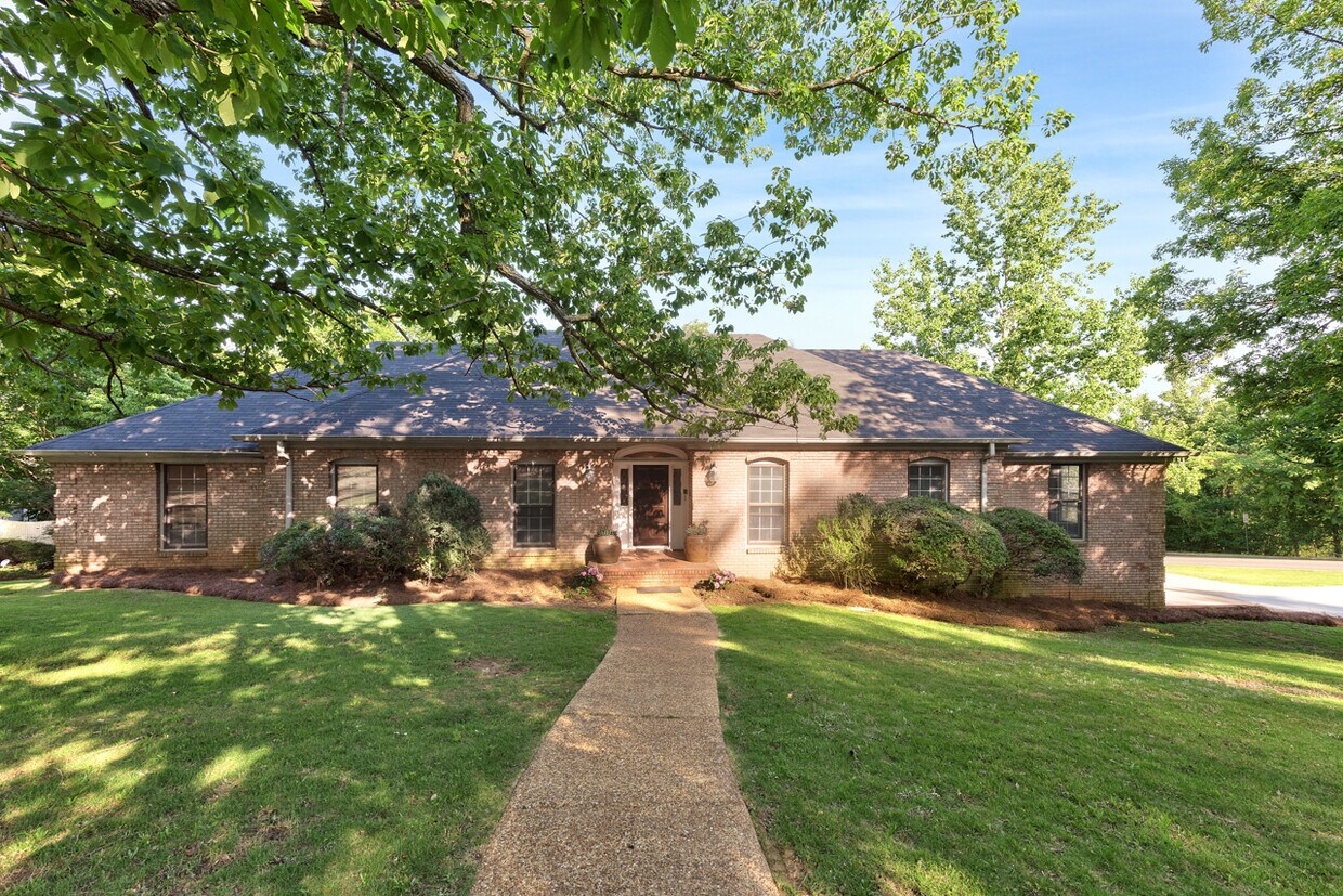 Primary Photo - 2903 N Woodridge Rd