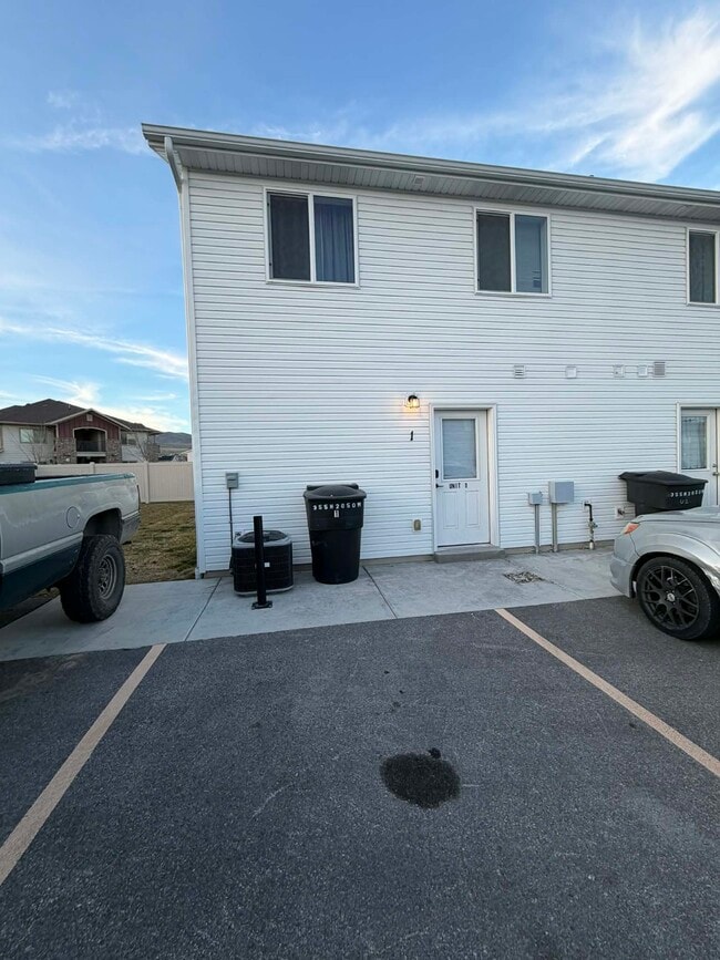 Building Photo - 355 N 2650 W