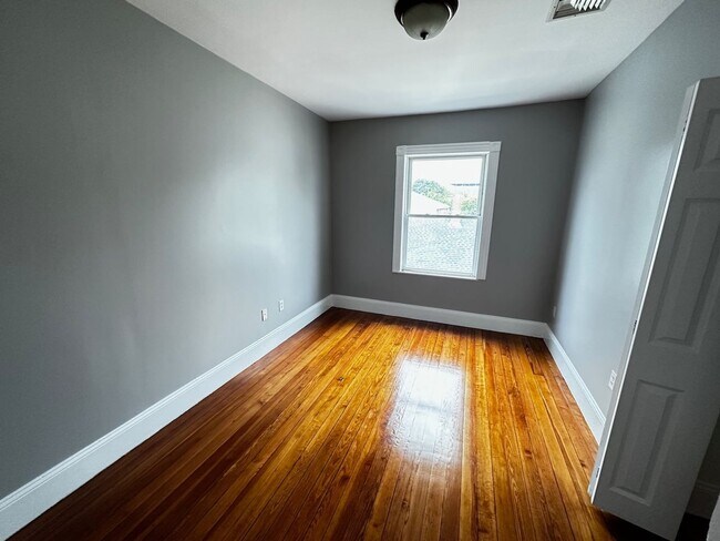 Foto del edificio - HOT ALLSTON LISTING!!!!