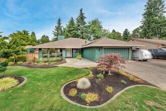 Building Photo - 2115 SE Singing Woods Dr