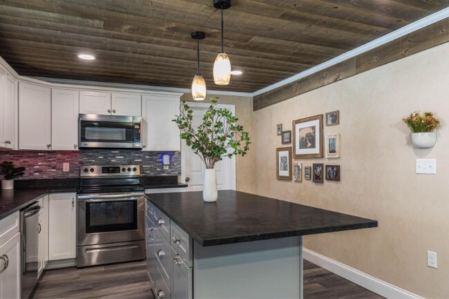 Foto del edificio - 730 Mammoth Rd